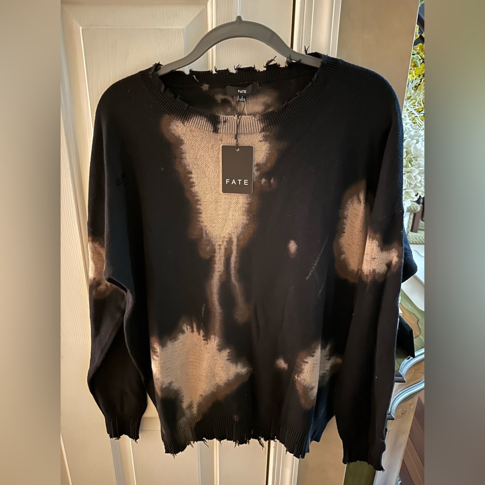 FATE NWT Gorgeous Size Large Sweater